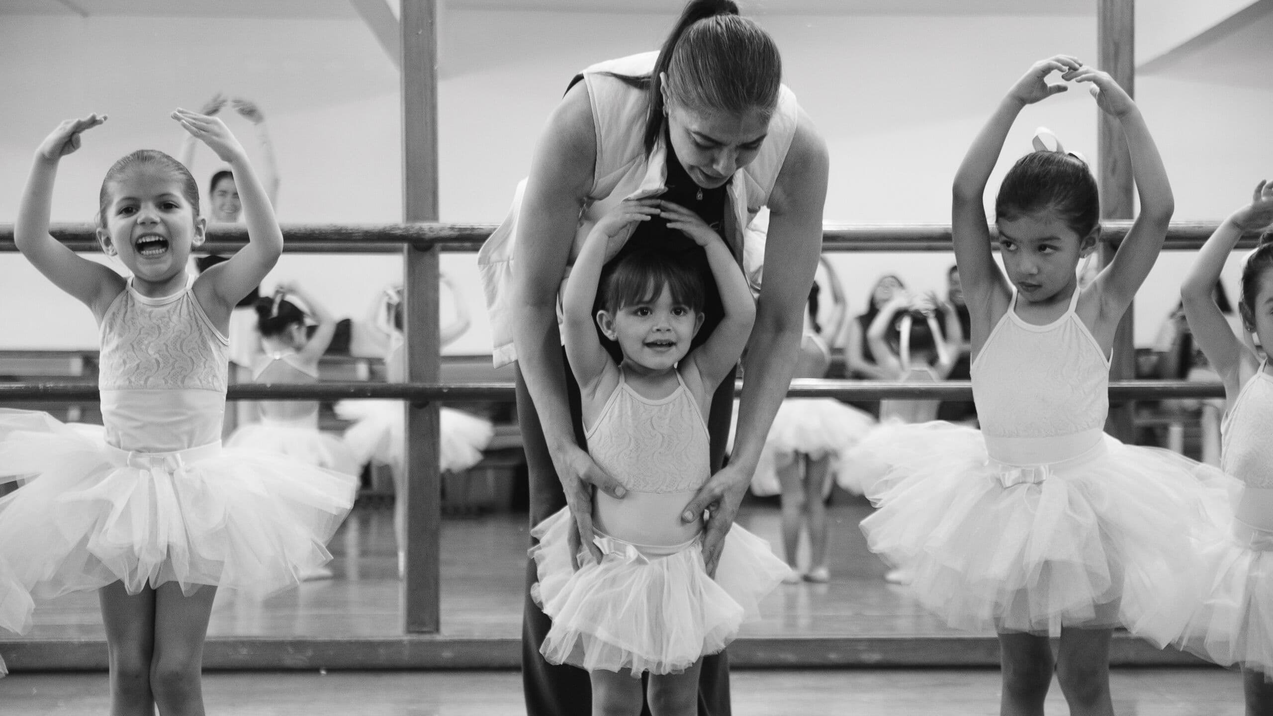 Maestra con las niñas de Babies